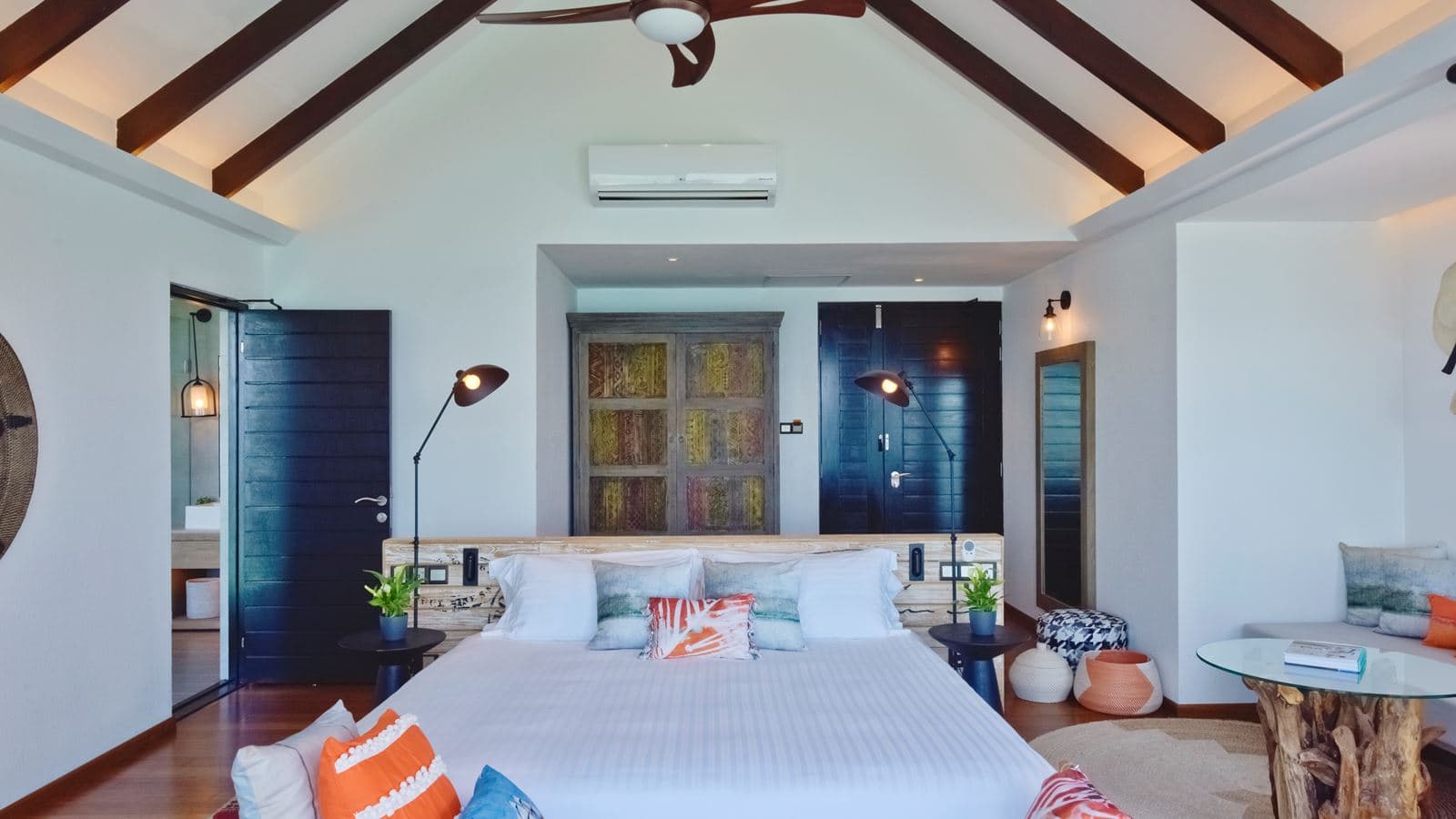 rooms-lagoon-water-villa