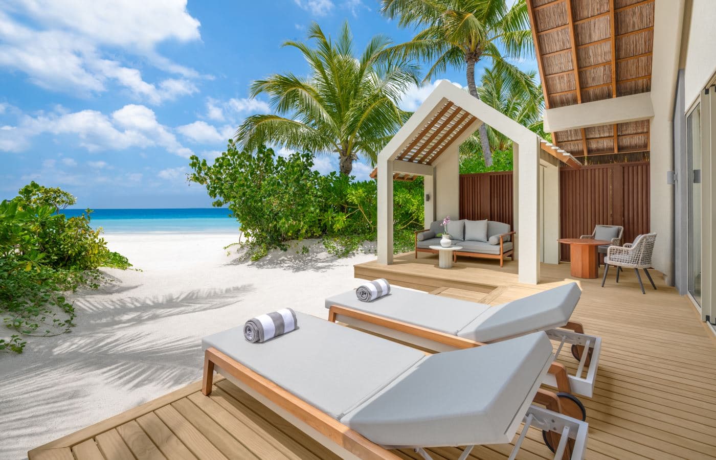 rooms-family-beach-pool-villa