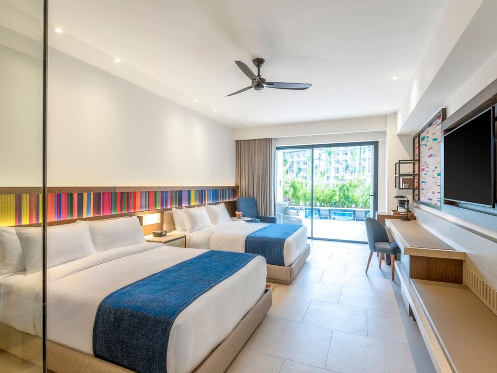 rooms-club-junior-suite-swim-up