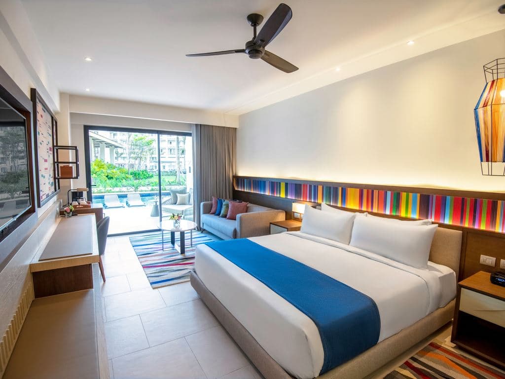 rooms-junior-suite-swim-up
