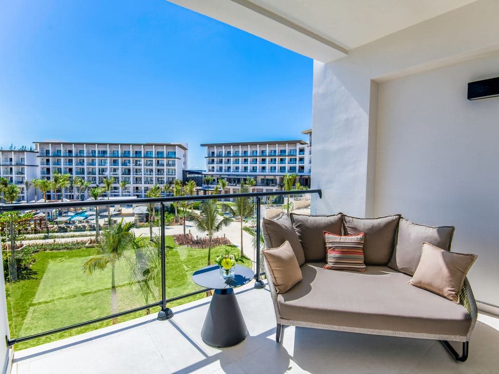 rooms-junior-suite-resort-view