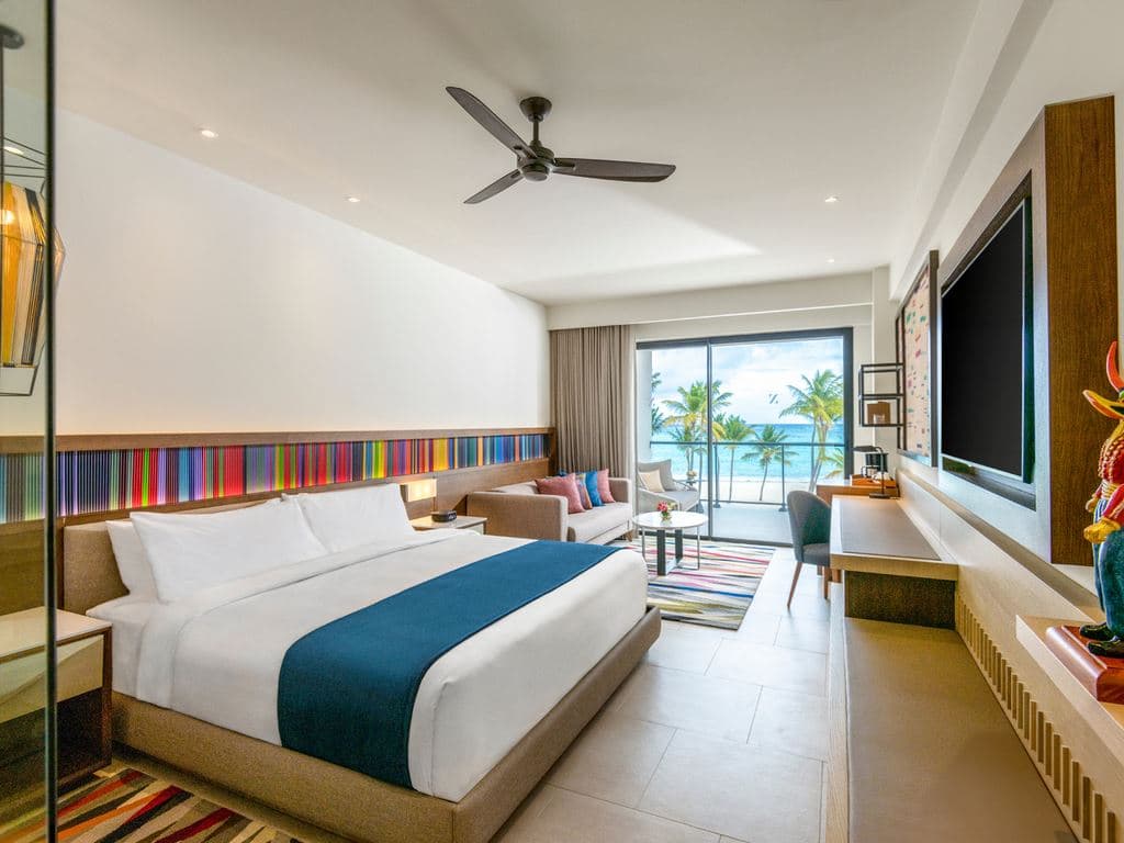 rooms-club-ocean-front-junior-suite