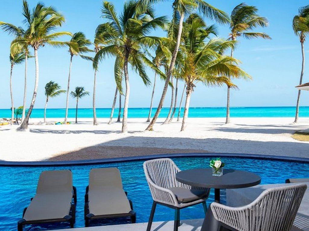 rooms-club-ocean-front-junior-suite-swim-up