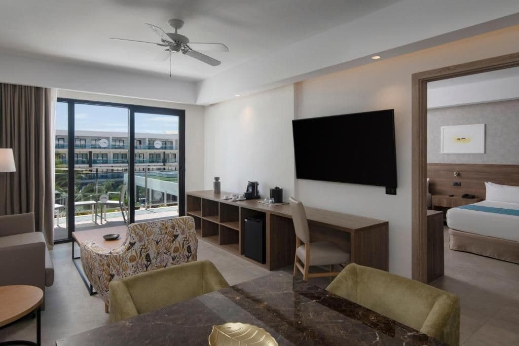 rooms-luxury-master-suite