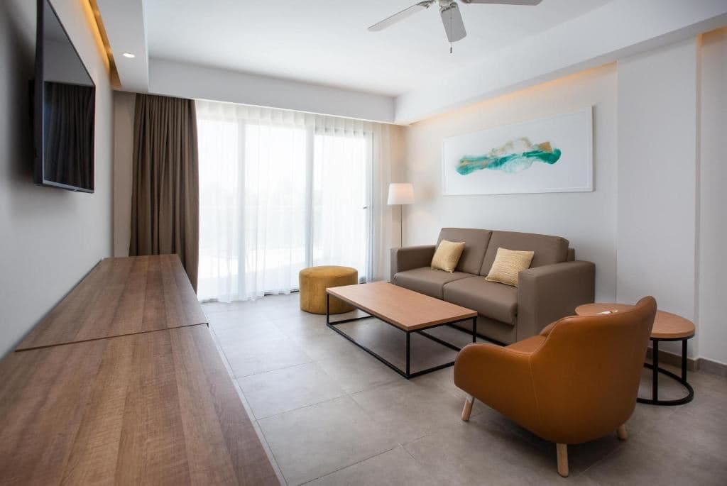 rooms-luxury-master-suite