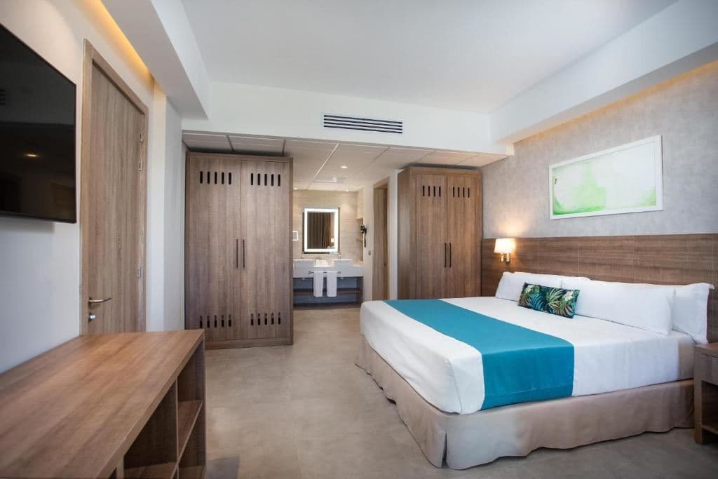 rooms-luxury-master-suite