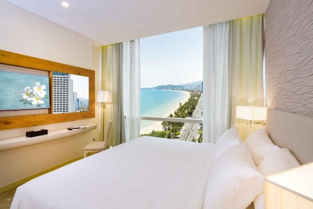 rooms-suite-sea-view-with-balcony