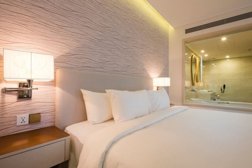 rooms-grand-royal-seaview-with-balcony