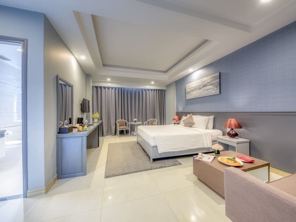 rooms-room-deluxe-with-window