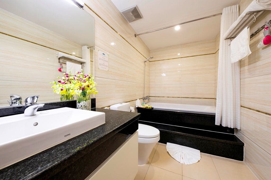 rooms-suite-with-window