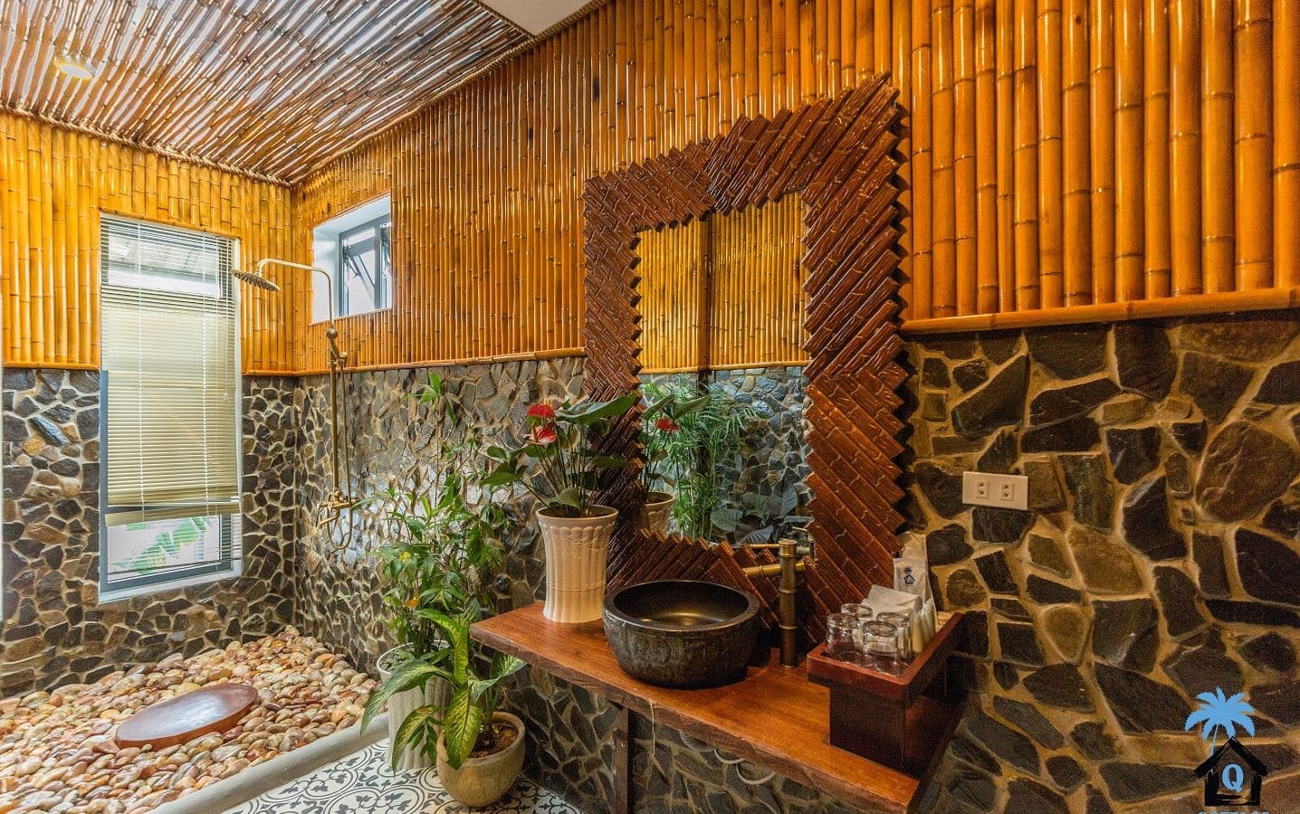 rooms-deluxe-family-room-balcony