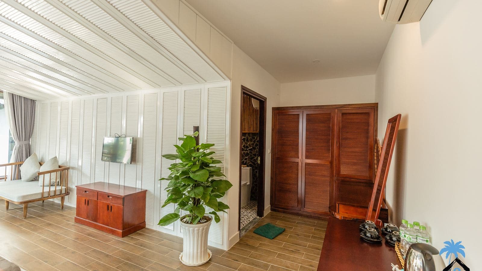rooms-deluxe-family-room-balcony