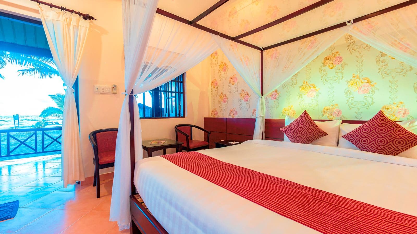 rooms-bungalow-beachfront-with-terrace-seaview