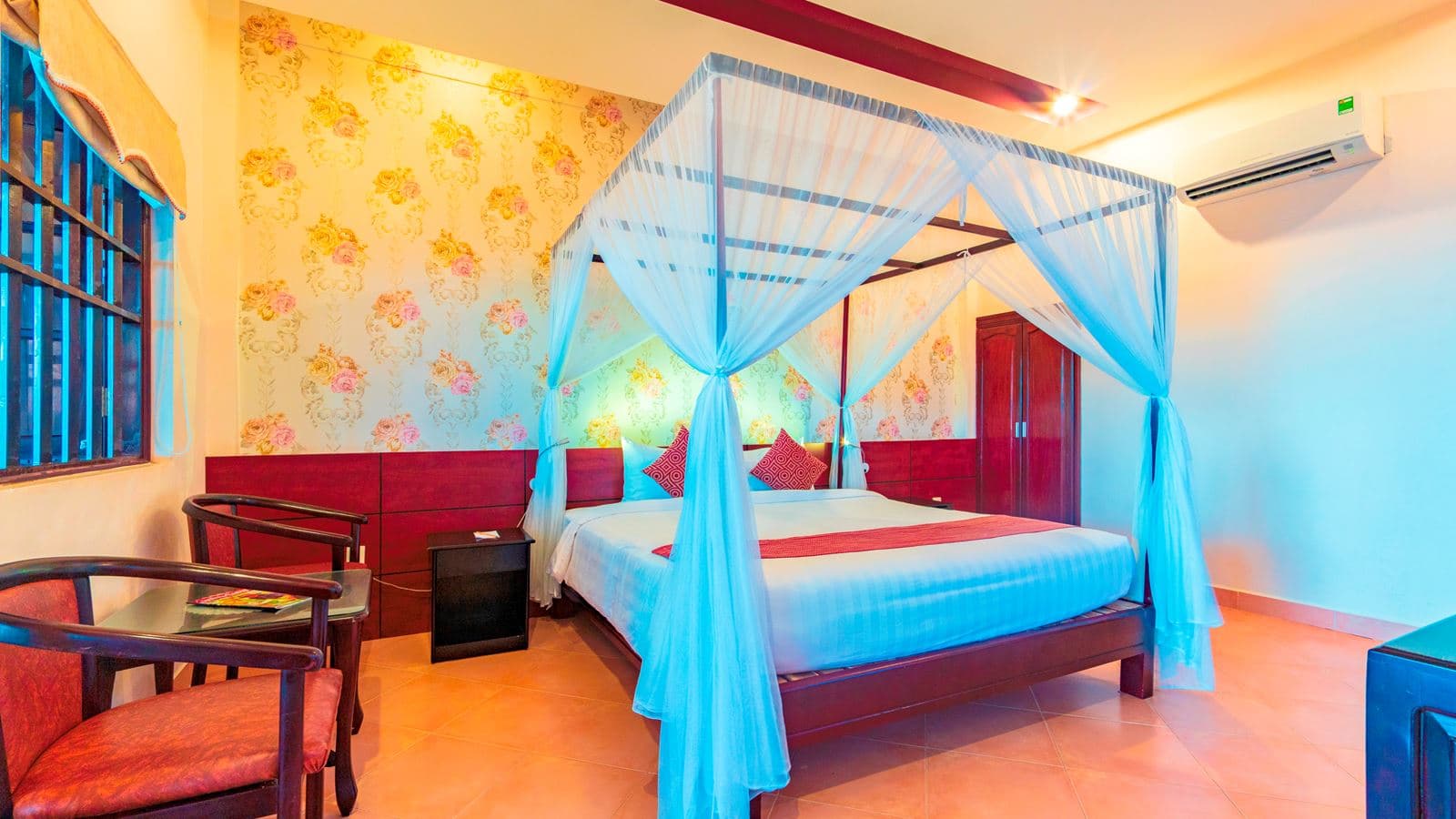 rooms-bungalow-beachfront-with-terrace-seaview