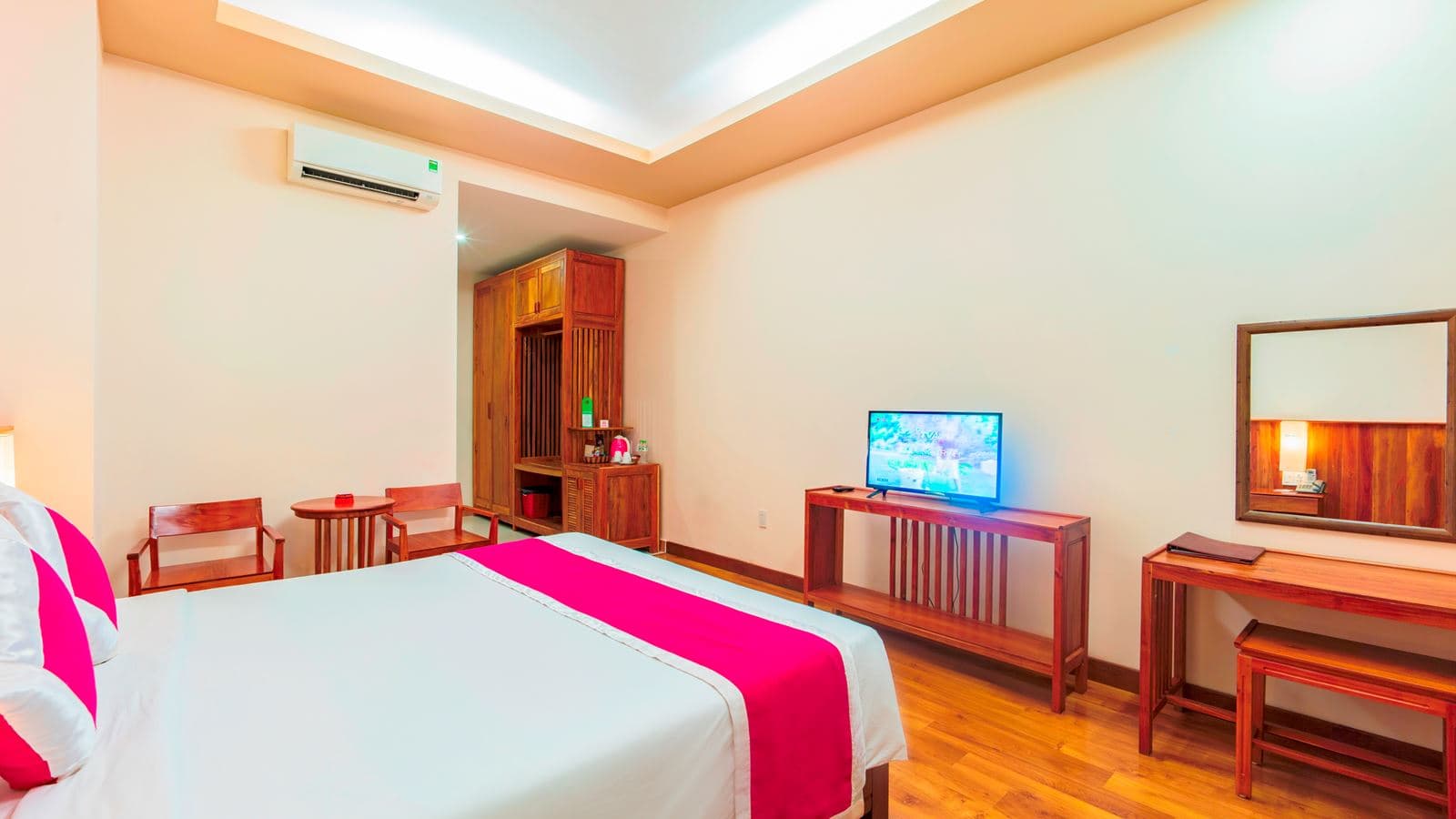 rooms-room-deluxe-with-balcony-gardenview