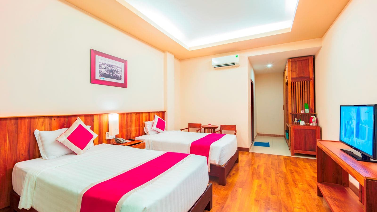 rooms-room-deluxe-with-balcony-gardenview