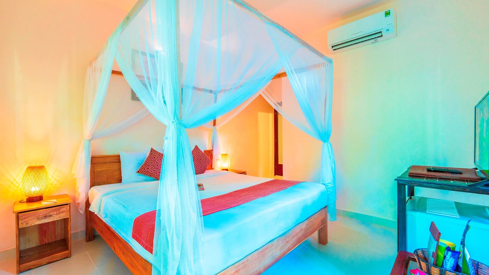 rooms-room-standard-with-balcony-gardenview