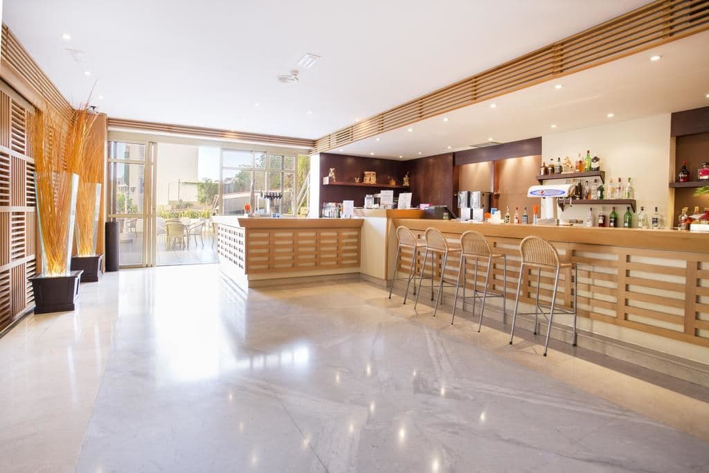 bars-main-bar