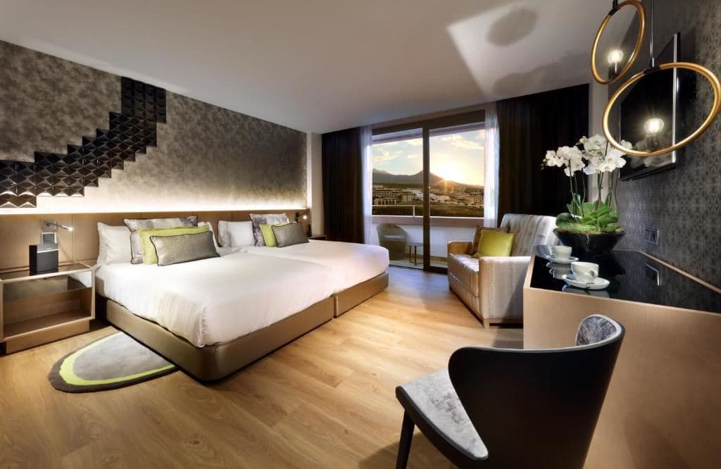 rooms-room-deluxe-silver-balcony-or-terrace