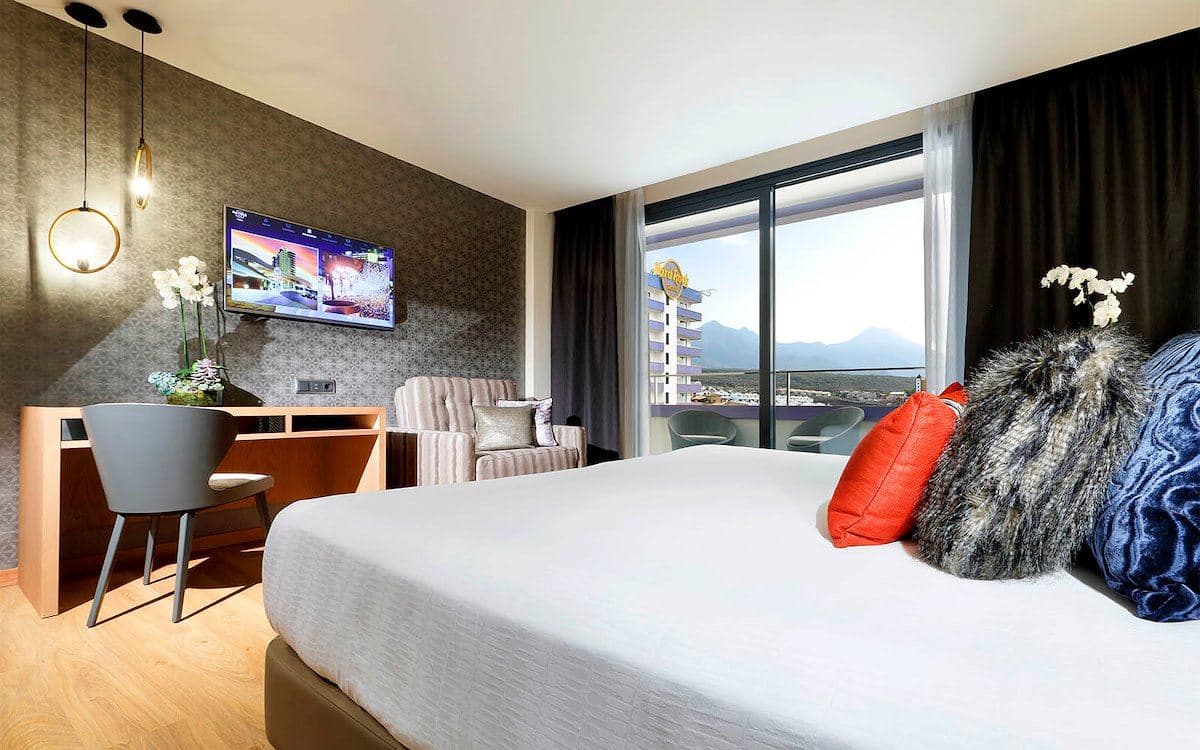 rooms-rock-royalty-deluxe-balcony-or-terrace-rrdx