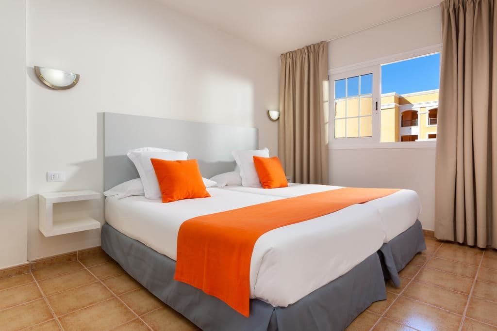 rooms-family-room-pool-view-or-partial-pool-view--one-bedroom-with-balcony-or-terrace