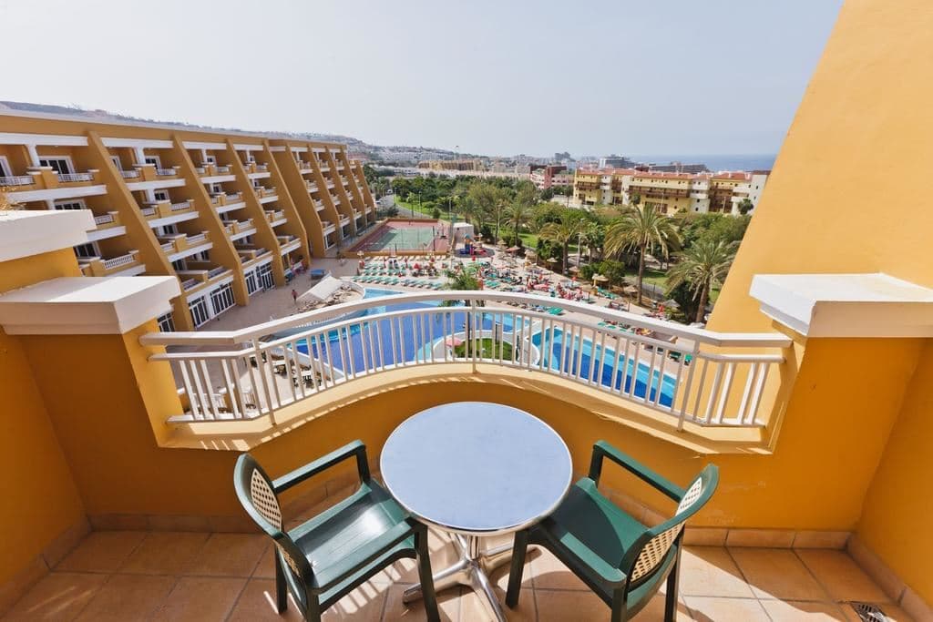 rooms-family-room-pool-view-or-partial-pool-view--one-bedroom-with-balcony-or-terrace
