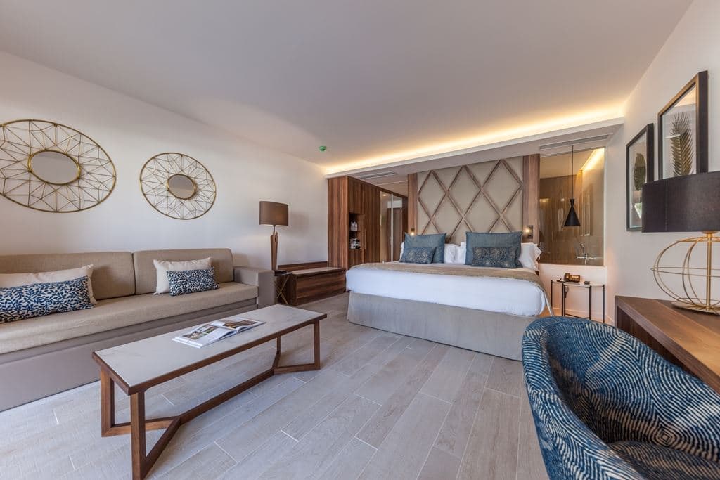 rooms-junior-suite-swim-up-pool