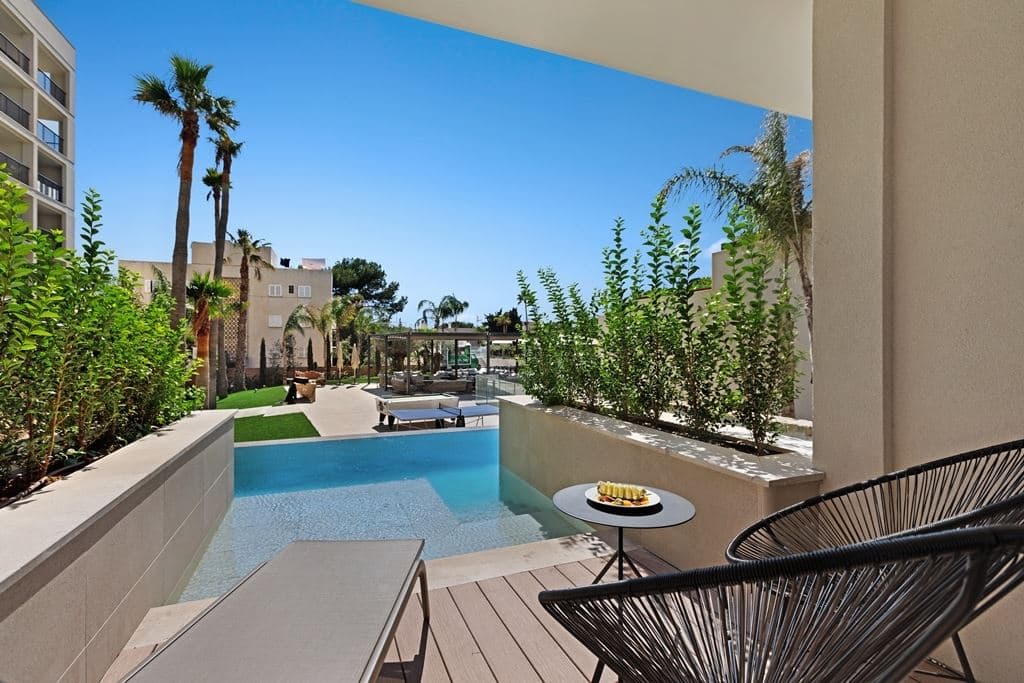 rooms-swim-up