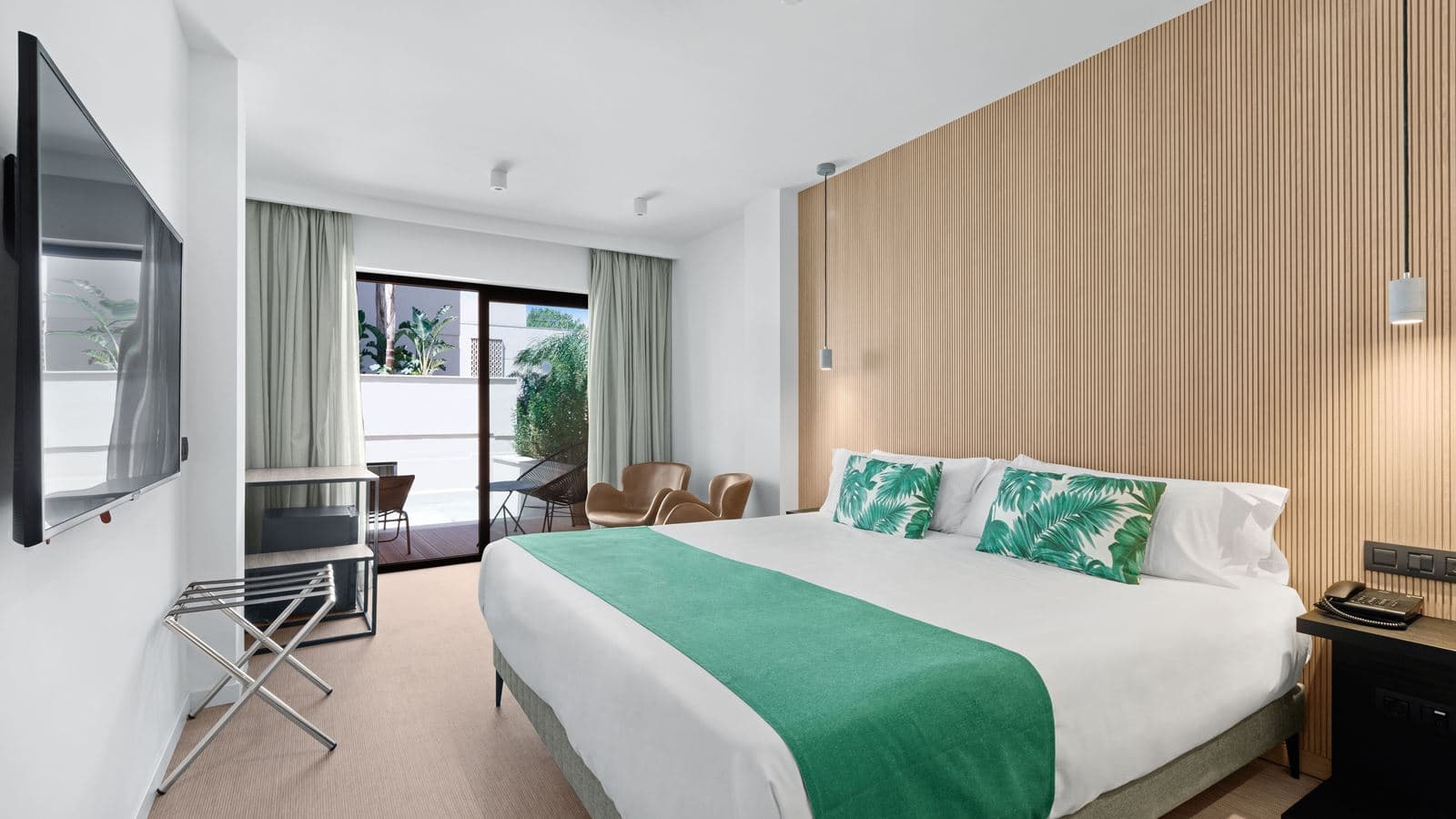 rooms-swim-up