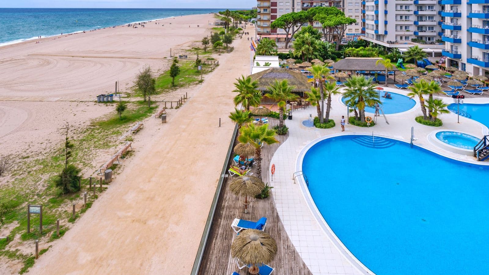 rooms-superior-pool-viewlateral-sea-view-balcony-or-terrace-sup