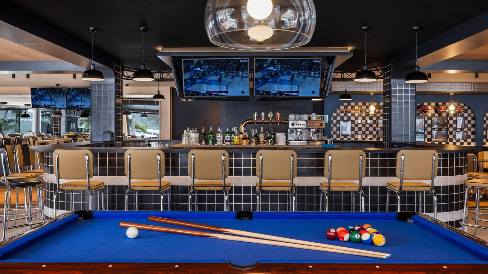 restaurants-sports-bar