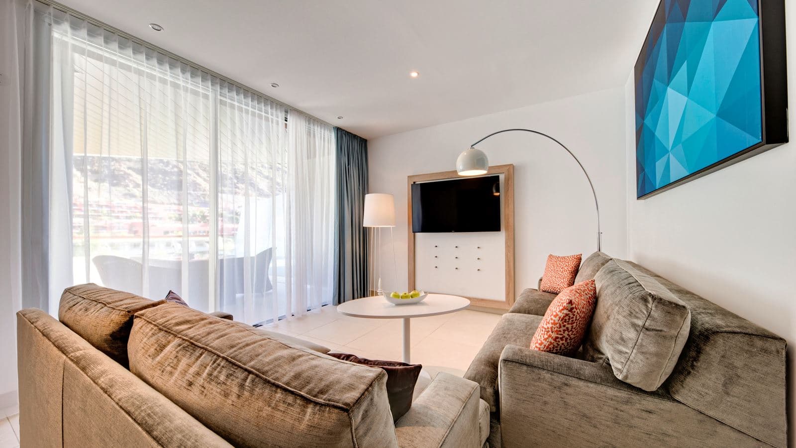 rooms-suite-2-bedroom-pool-view