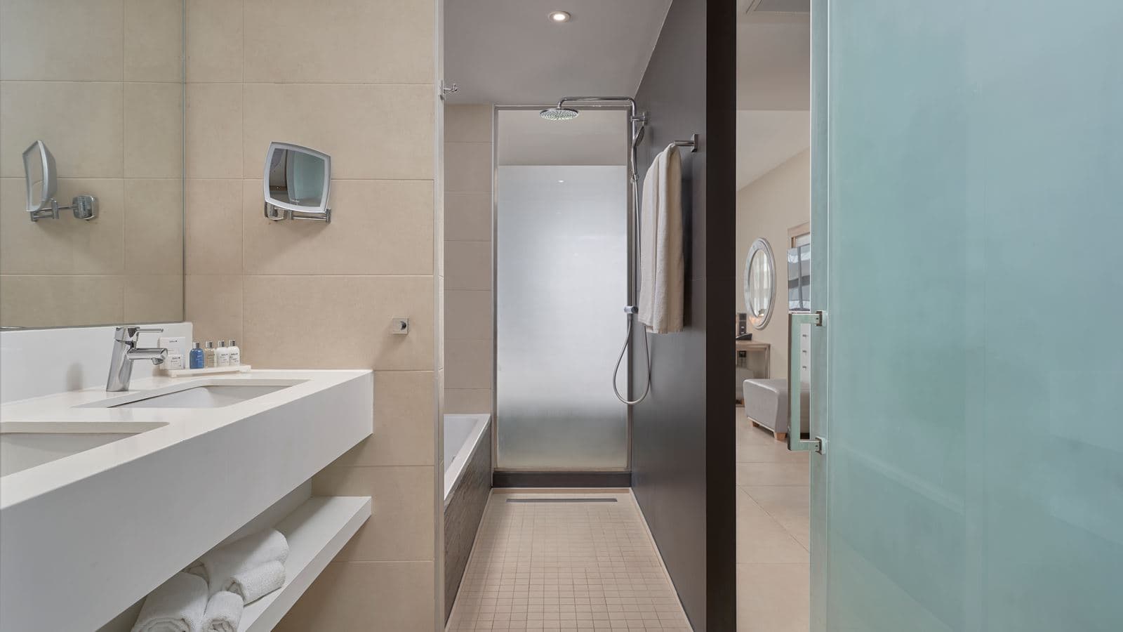 rooms-guest-double-room-mountain-view-balcony-or-terrace