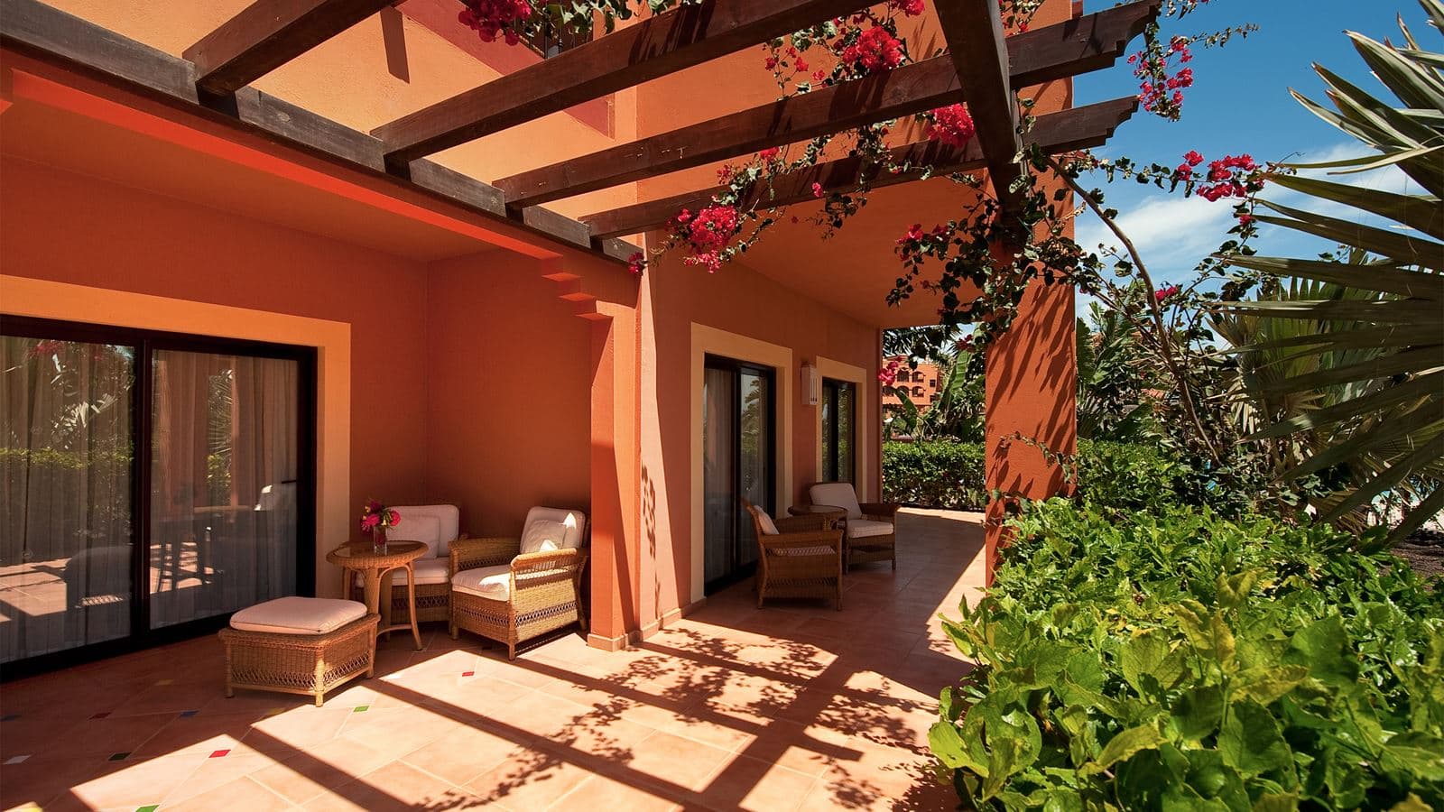 rooms-junior-suite-deluxe-sea-view-balcony-or-terrace