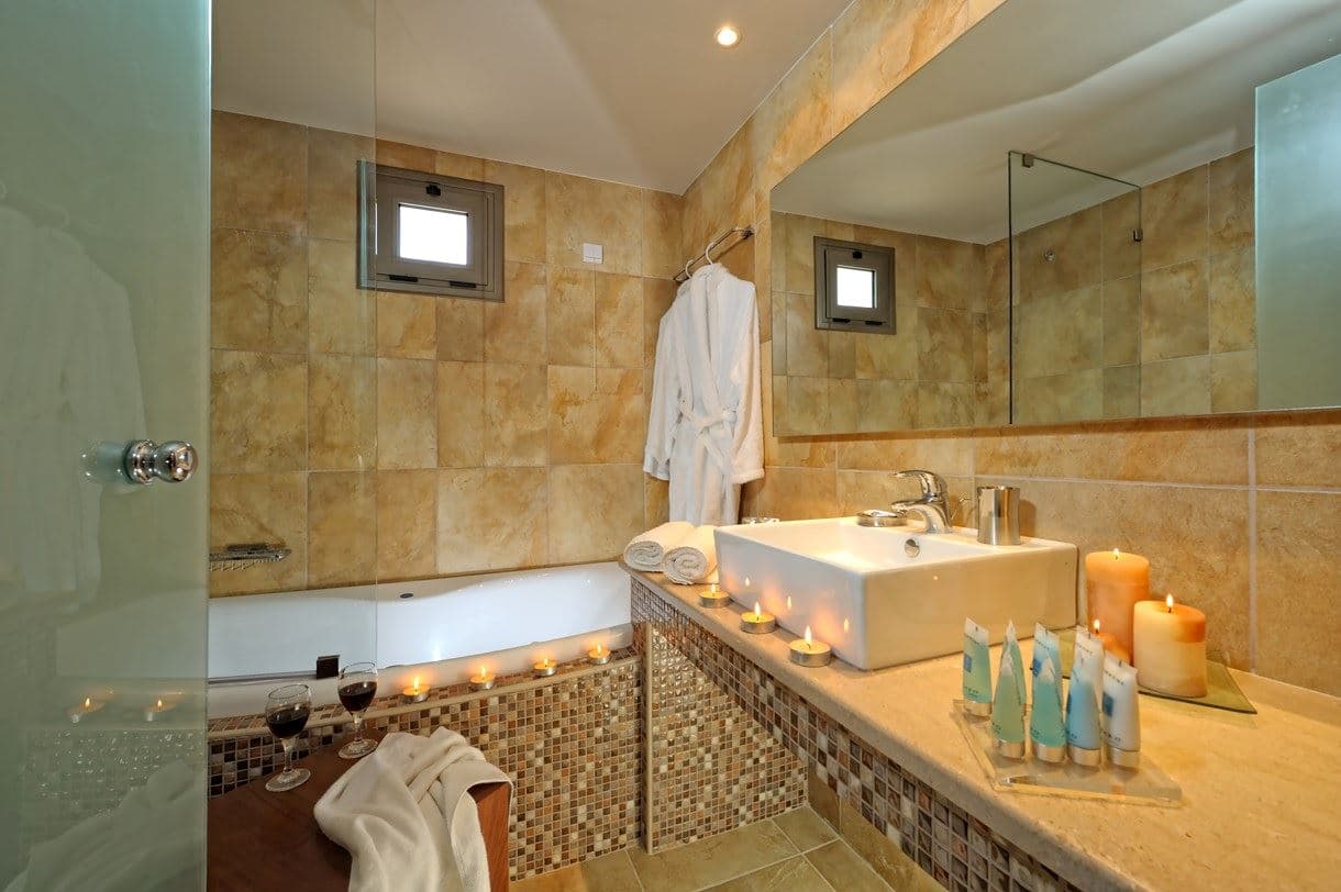 rooms-deluxe-suite-sea-view