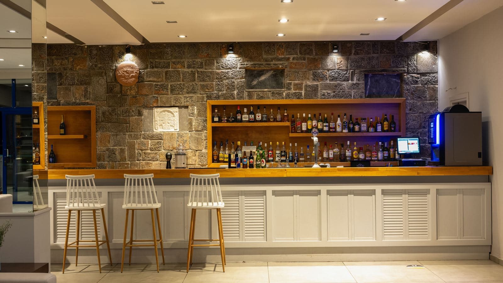 bars-main-bar
