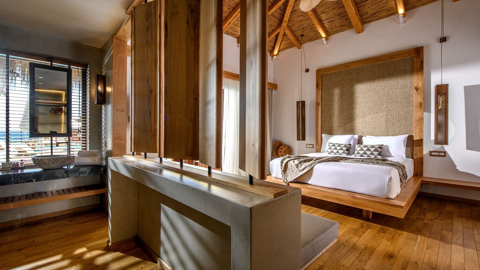 rooms-grand-overwater-bungalow