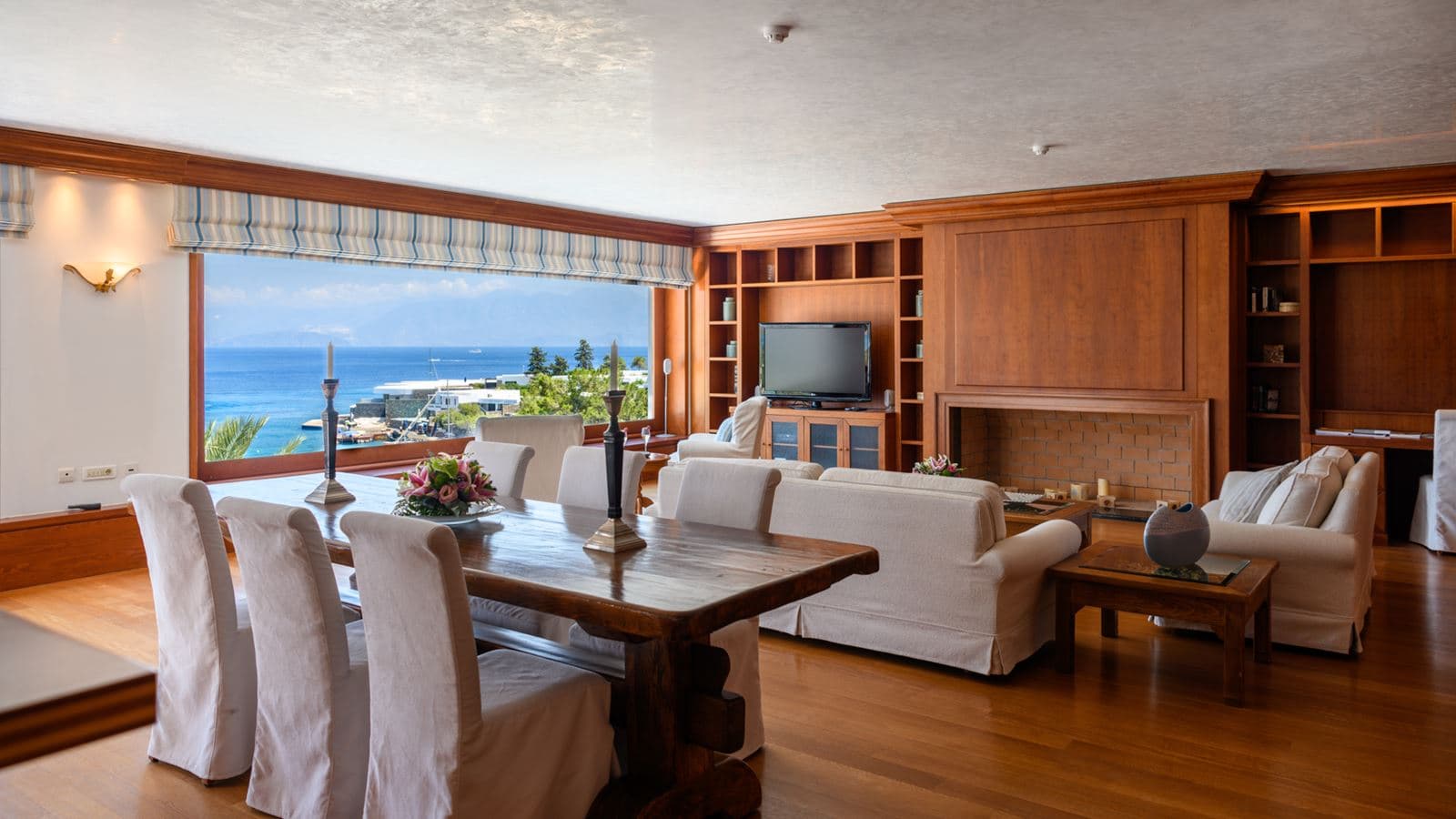 rooms-the-penthouse-suite-with-panoramic-sea-view