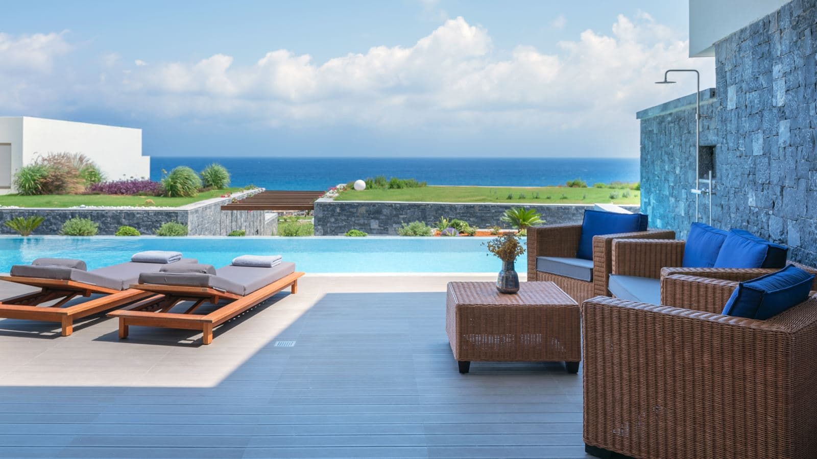 rooms-executive-fitness-suite-sea-view-with-private-heated-pool-and-gym