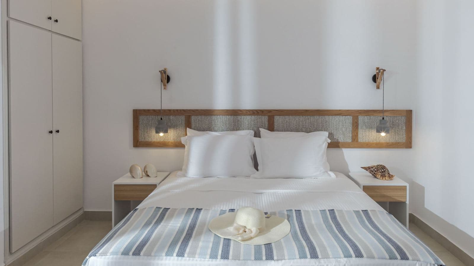 rooms-double-superior-studio-balcony-or-terrace
