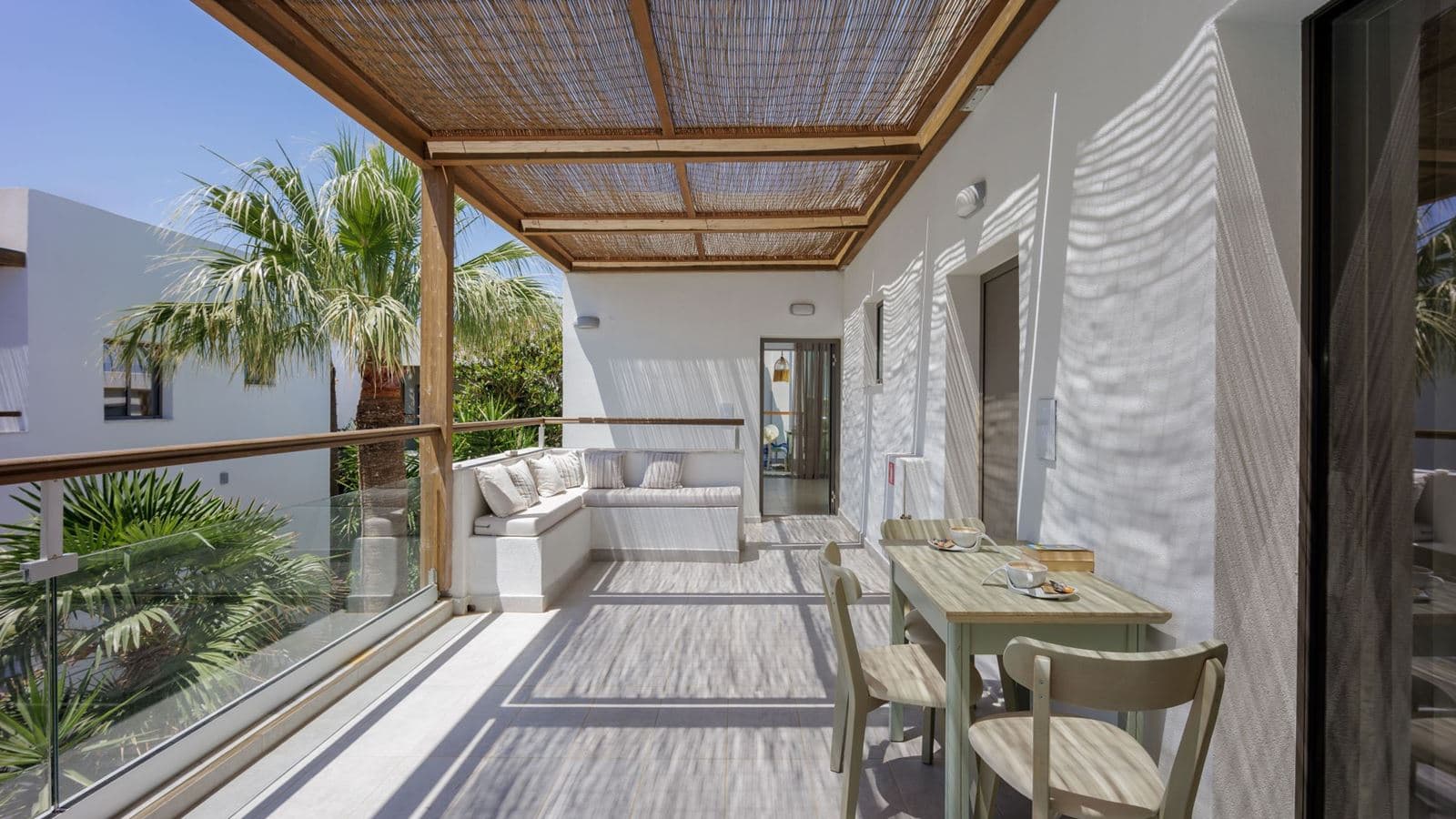 rooms-double-superior-studio-balcony-or-terrace