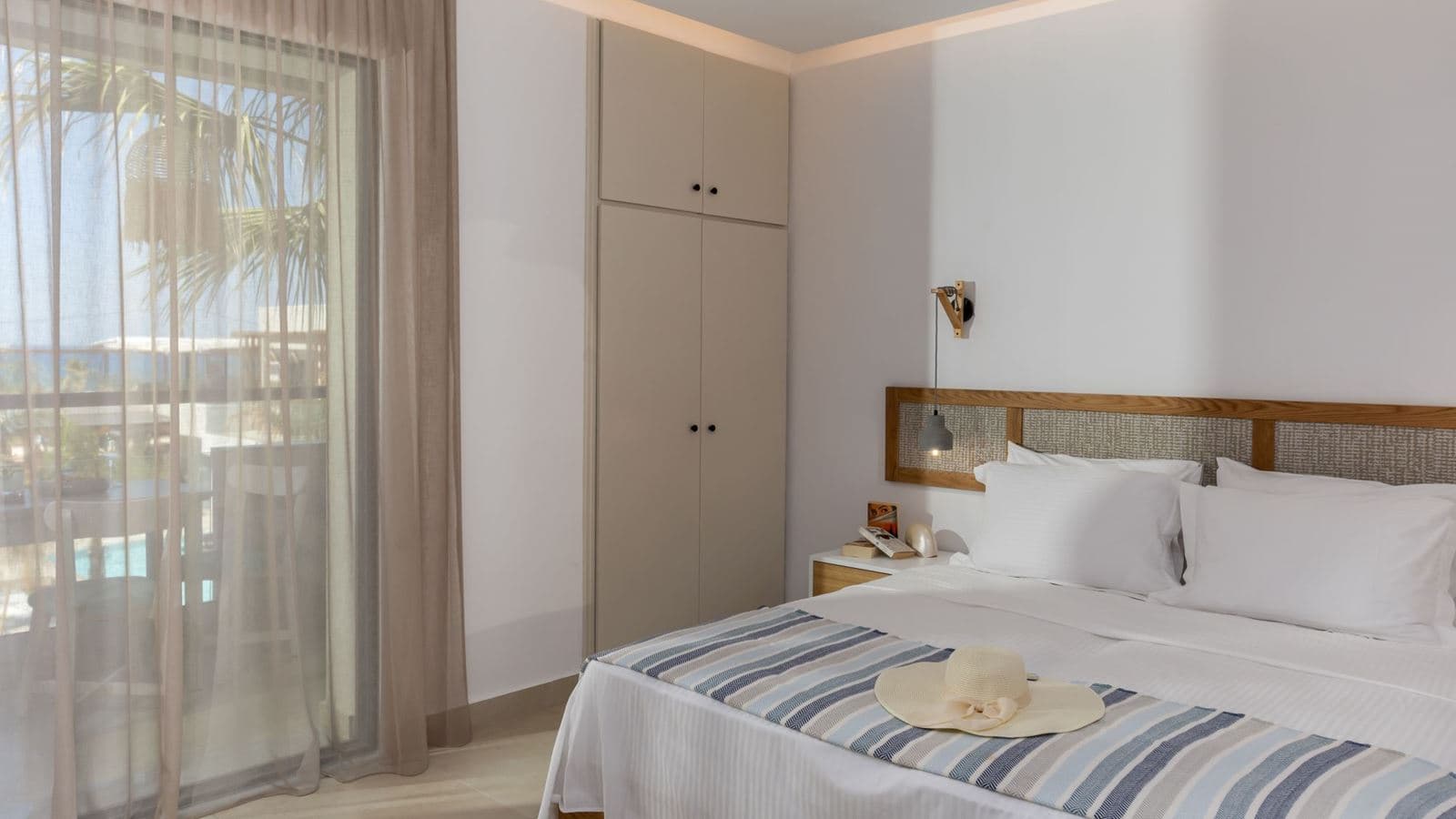 rooms-double-superior-studio-balcony-or-terrace