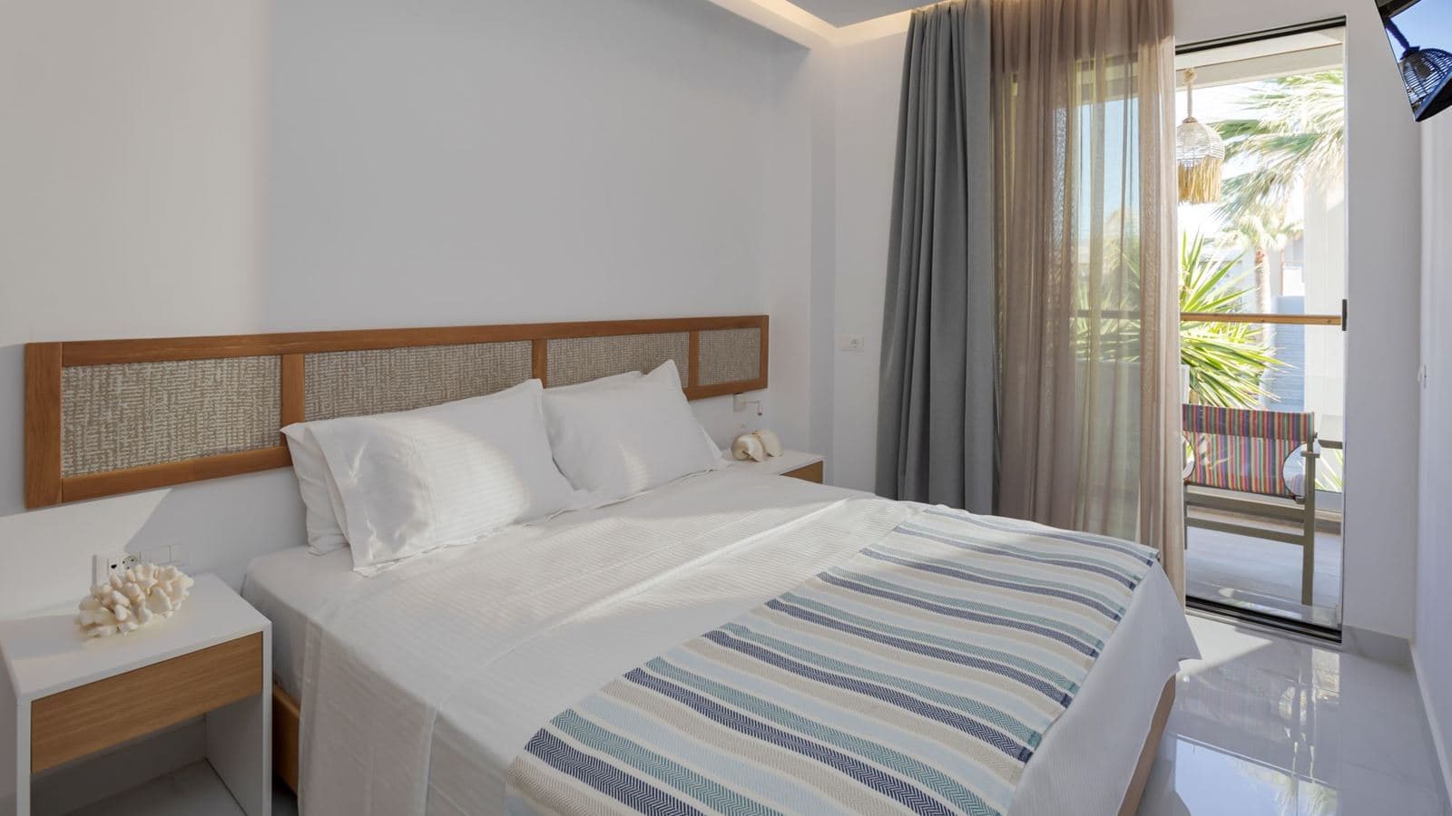 rooms-quadruple-superior-apartment-balcony-or-terrace