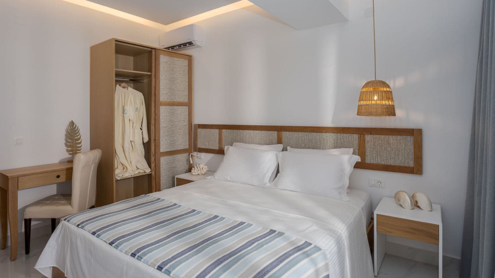 rooms-luxury-grand-suit-sea-view-terrace