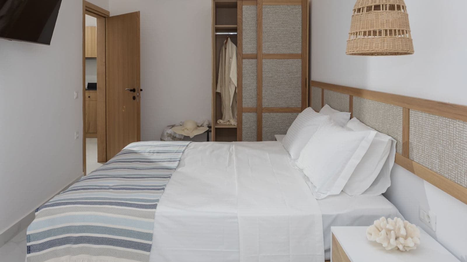 rooms-luxury-grand-suit-sea-view-terrace