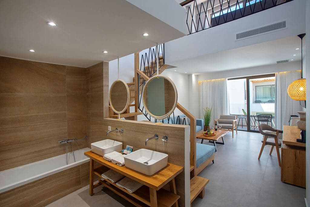rooms-deluxe-suite-2-level-balcony
