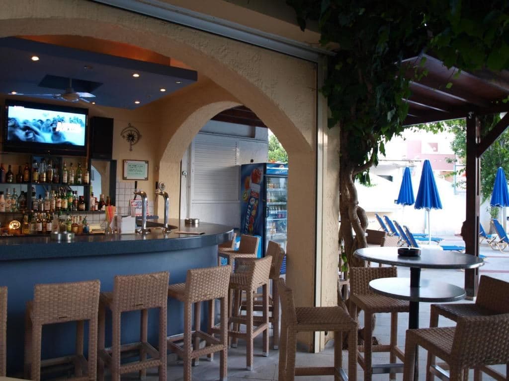 bars-pool-snack-bar
