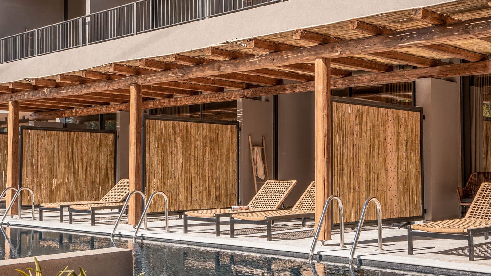 rooms-double-swim-up-pool-room