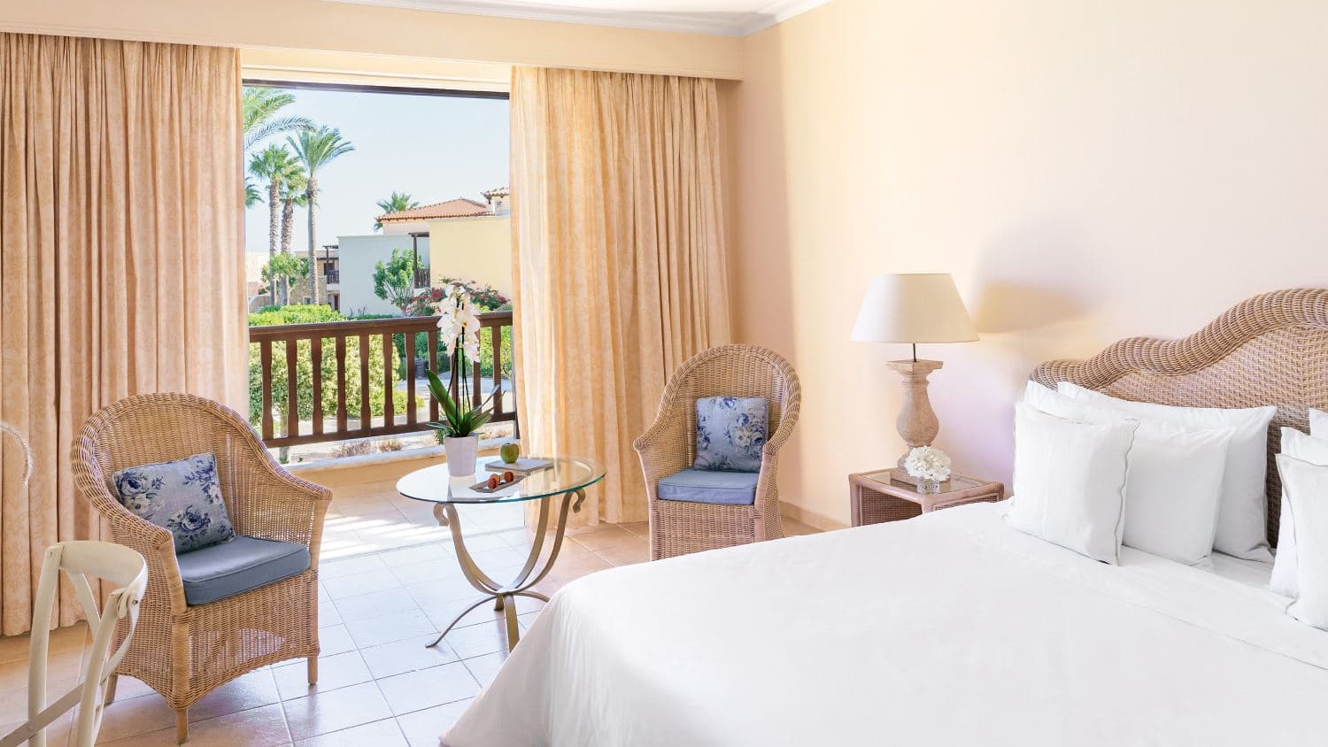 rooms-bungalow-pool-view