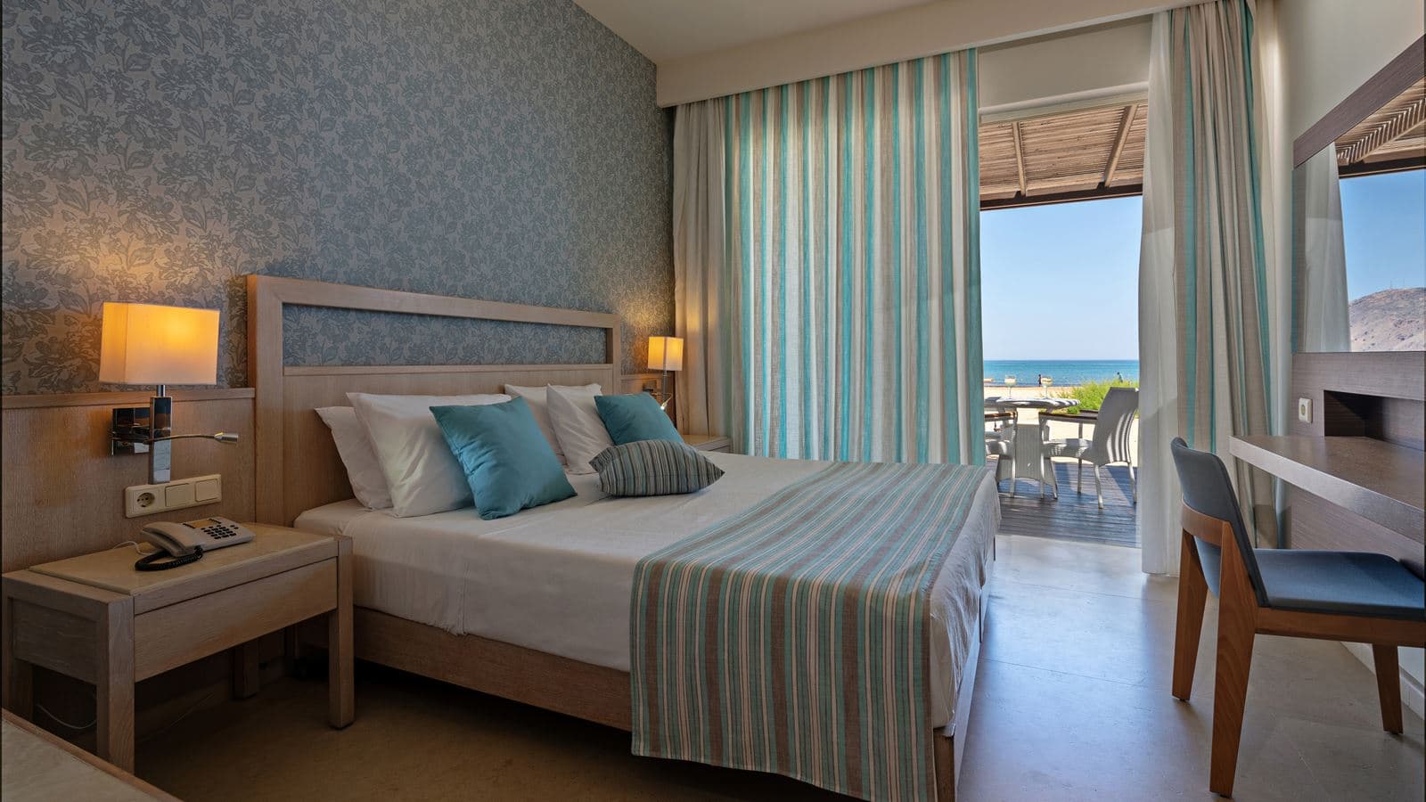 rooms-suite-junior-beach-front